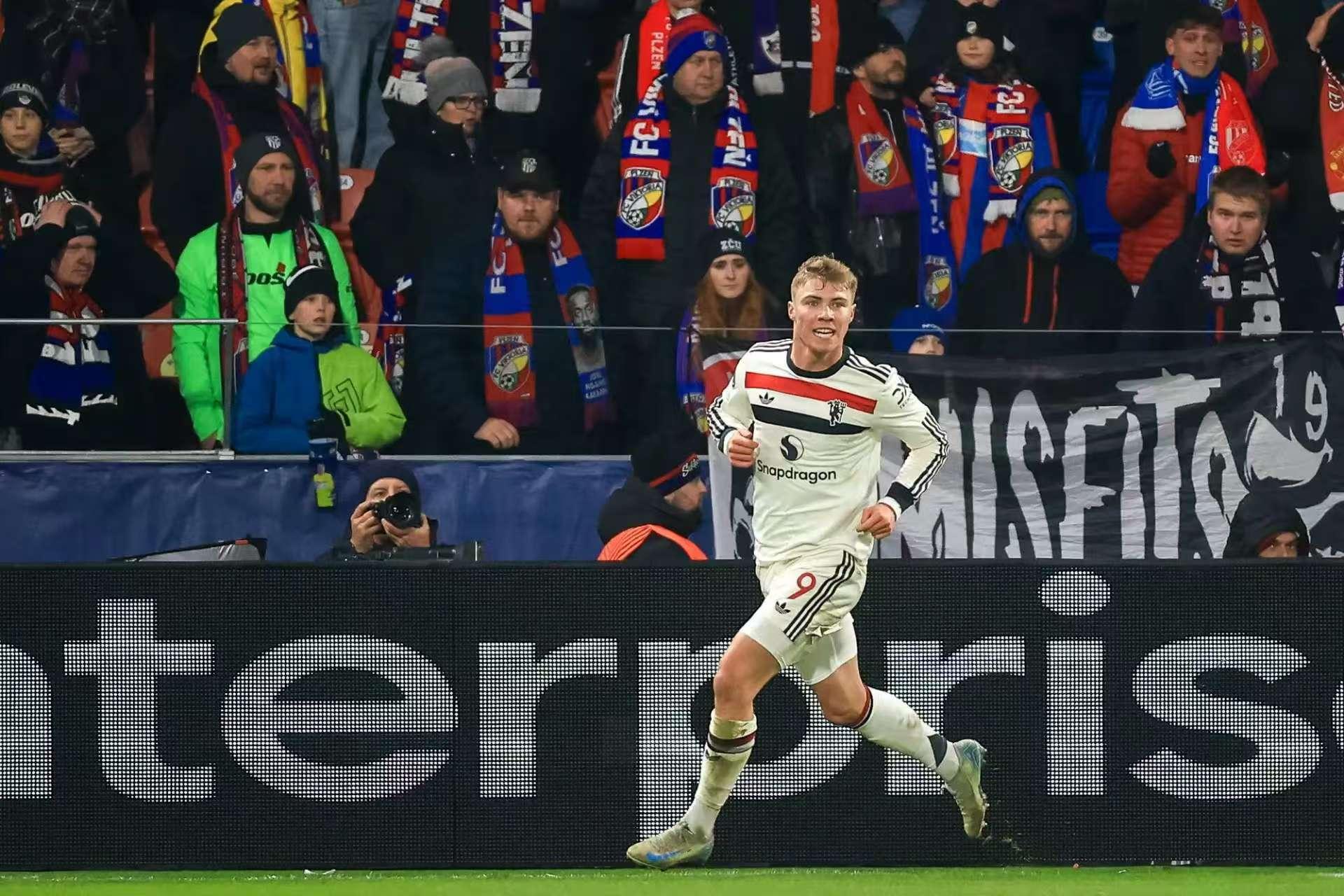 包含富勒姆后防失误频频，球队应加强整改的词条