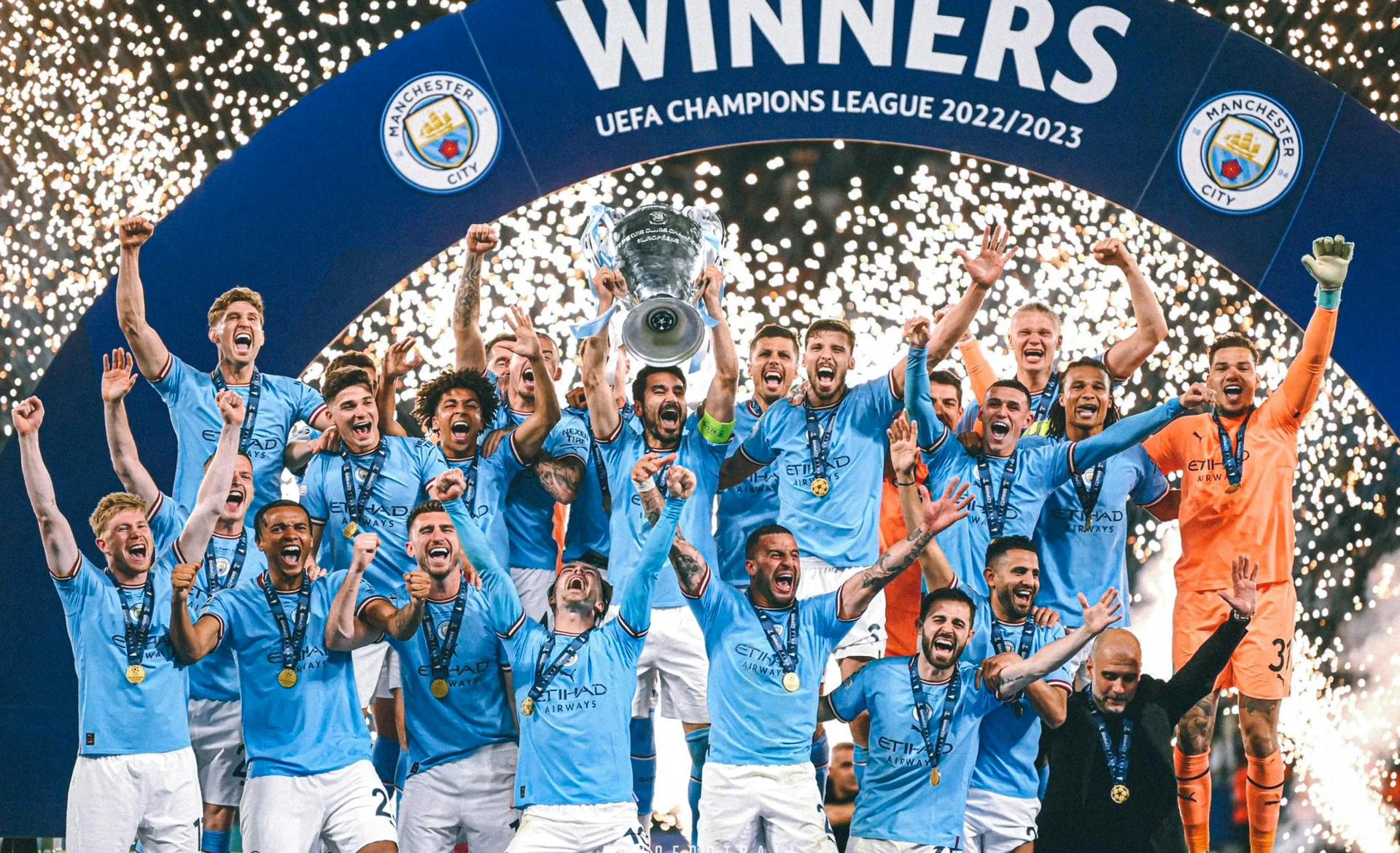 曼城球员发挥精彩，赢得胜利晋级