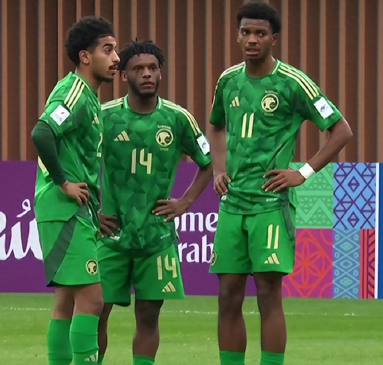 包含沙特阿拉伯球队力挫对手，晋级淘汰赛的词条