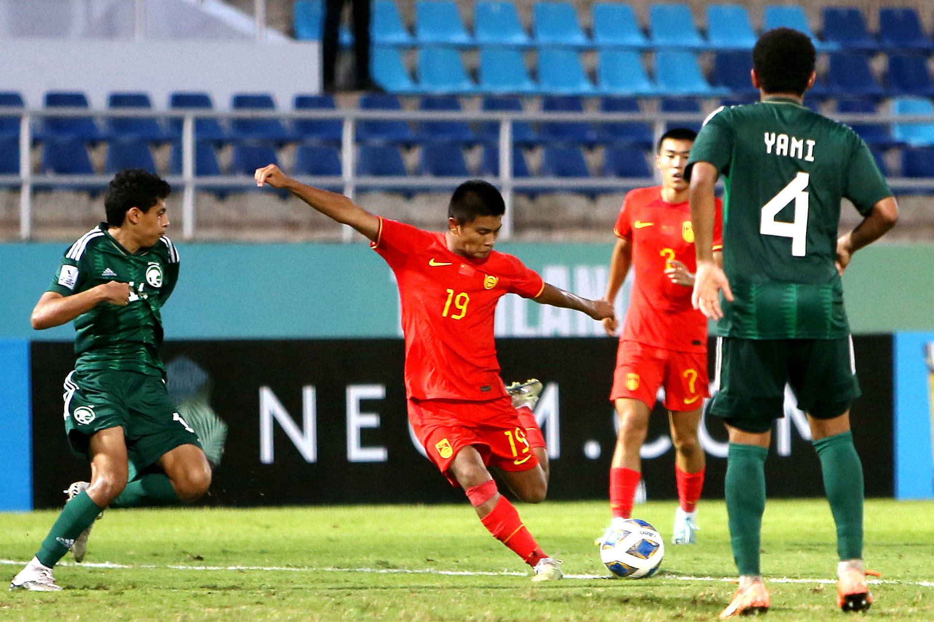 包含沙特阿拉伯球队力挫对手，晋级淘汰赛的词条