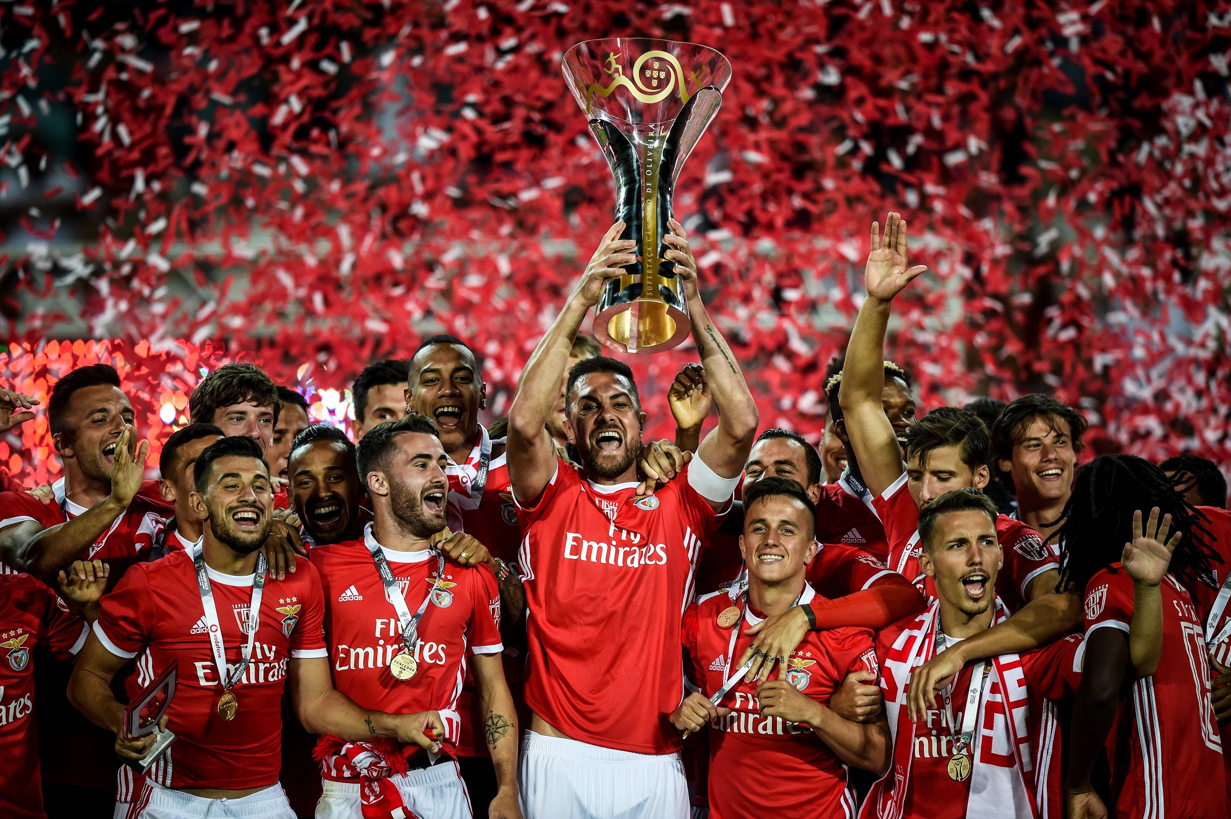 克罗地亚队在战胜奥地利的比赛中展现出色彩