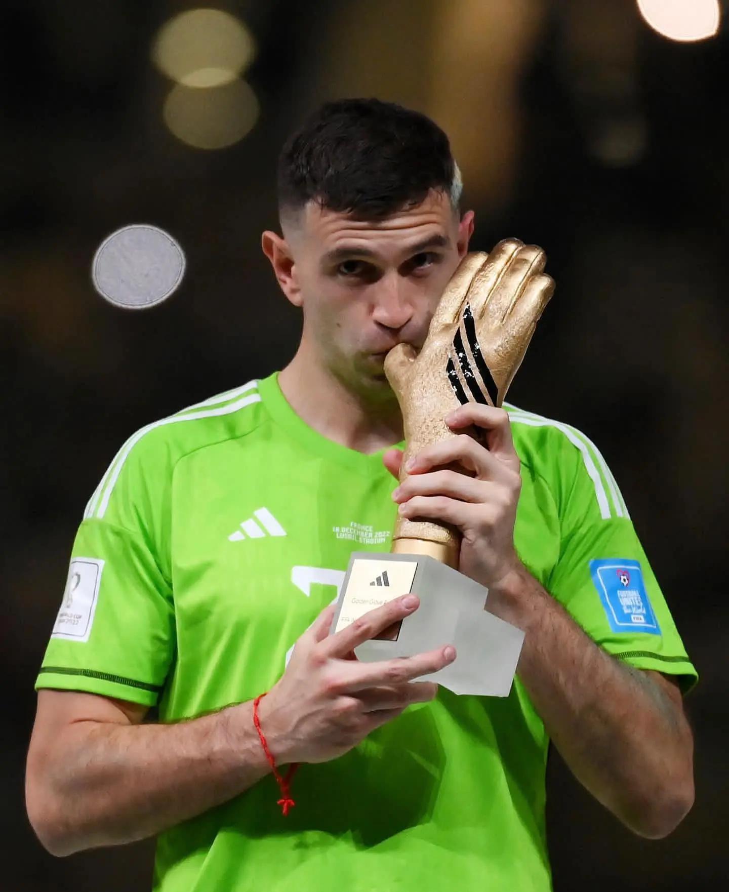 阿根廷击剑选手招式独特，成功夺冠