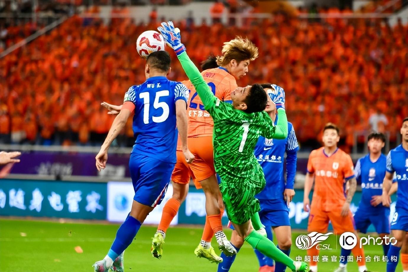 精彩球员表现斐然，为球队加冕