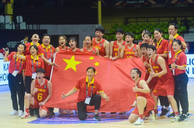 篮球欧洲锦标赛：俄罗斯队表现出色夺得亚军