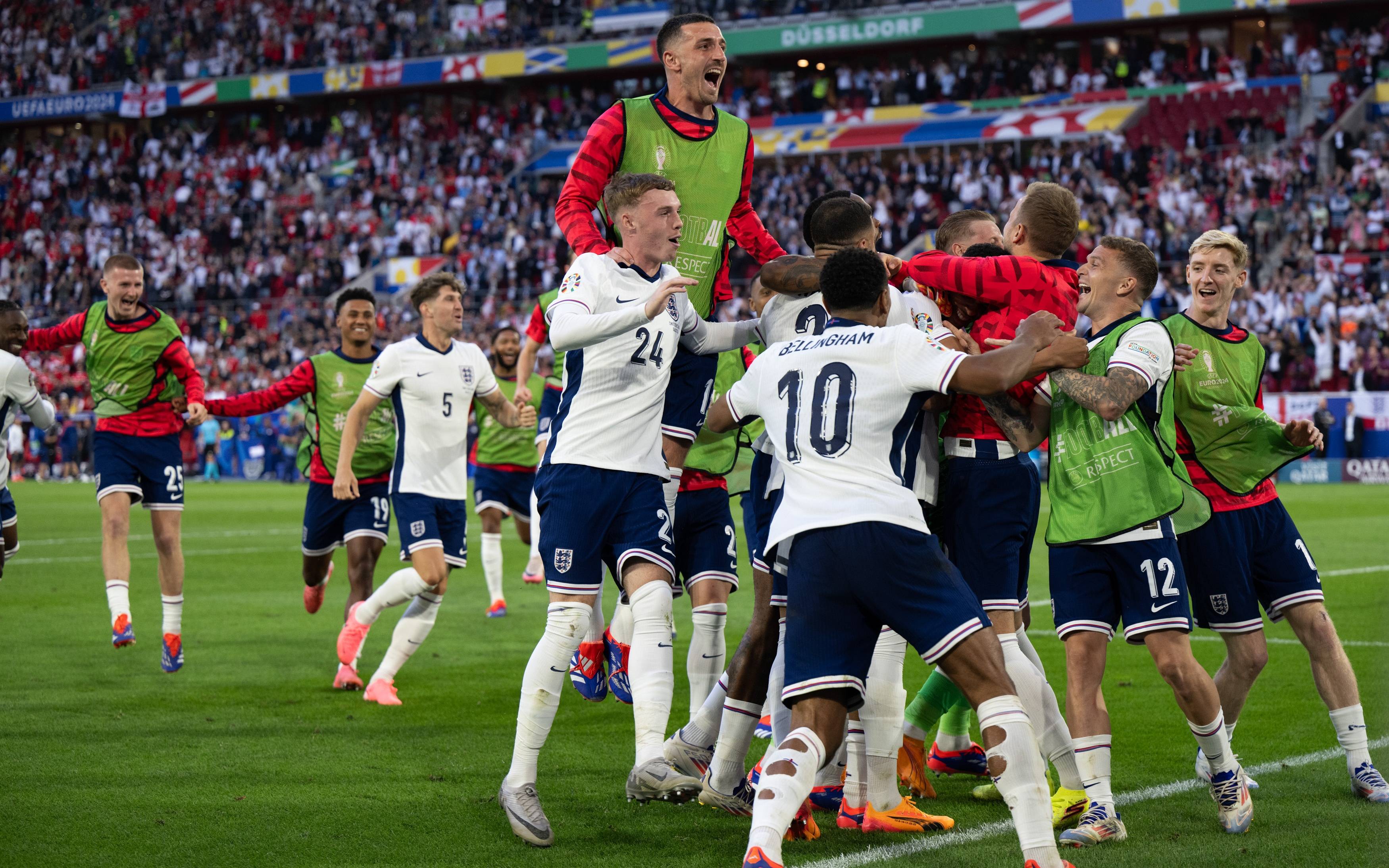 英格兰队在亚洲杯决赛中取得胜利