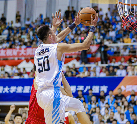 湖北男篮战胜强敌，晋级季后赛