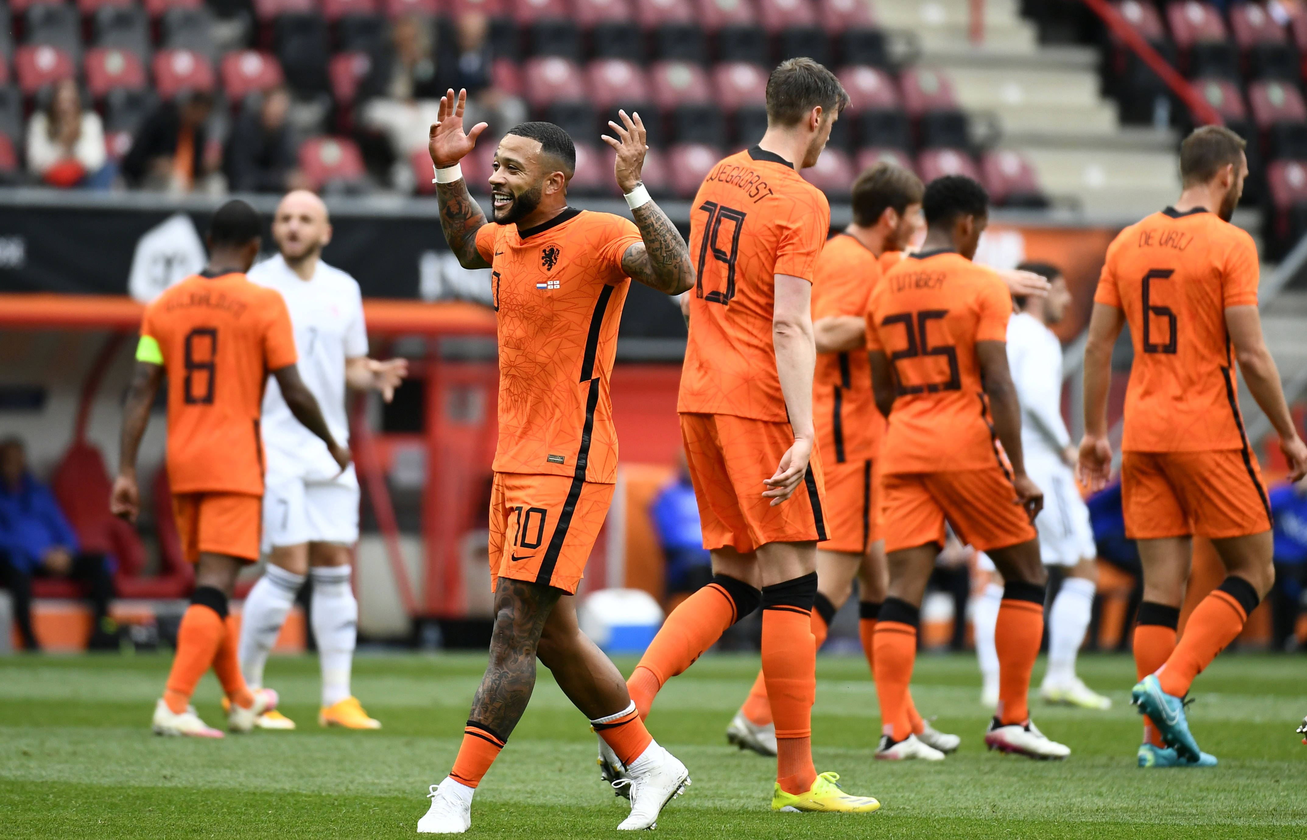 荷兰队再次战胜对手夺得胜利