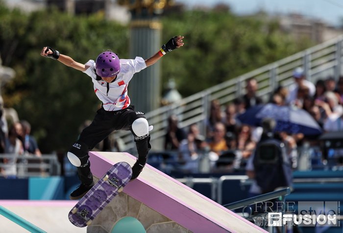 法国滑板选手飞奔在赛场上获得高分 法国滑板选手飞奔在赛场上获得高分