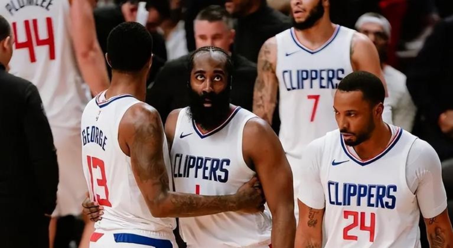 球队突然调整阵容，引发热议