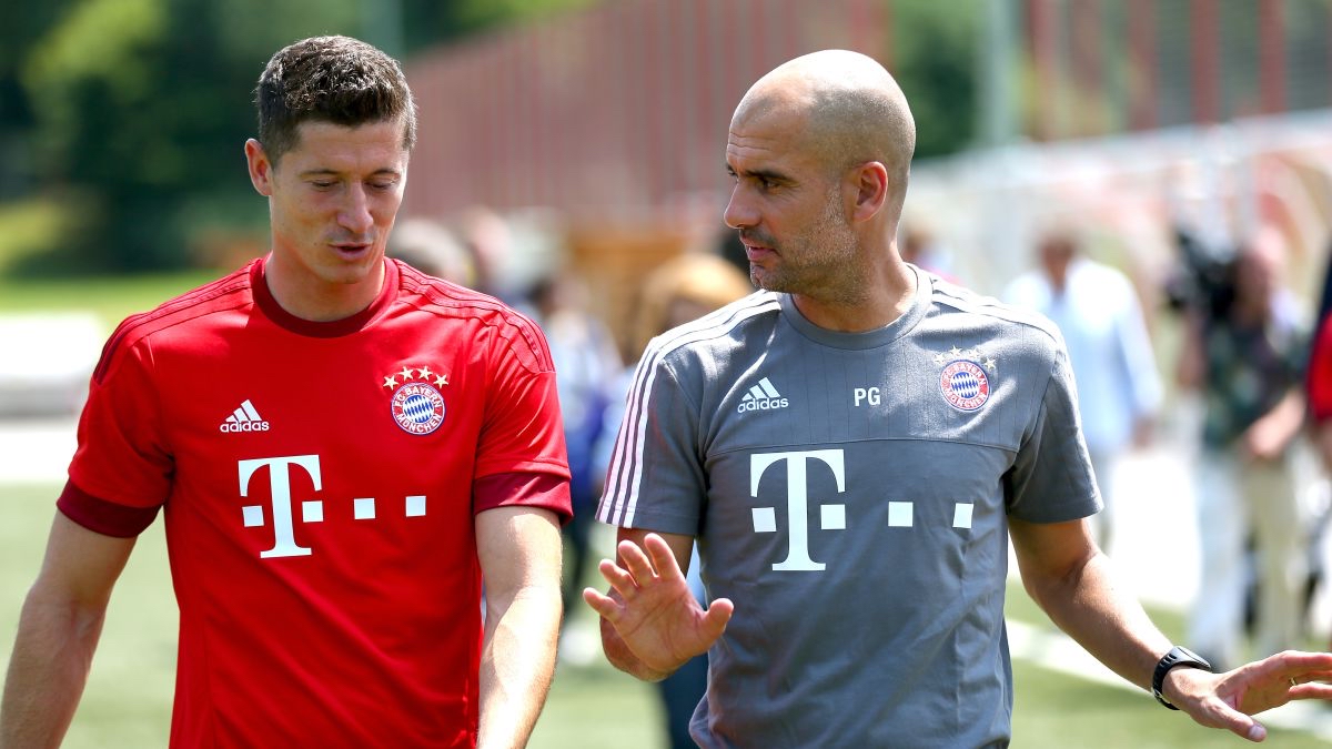 拜仁血洗曼联，阿奎罗制霸全场