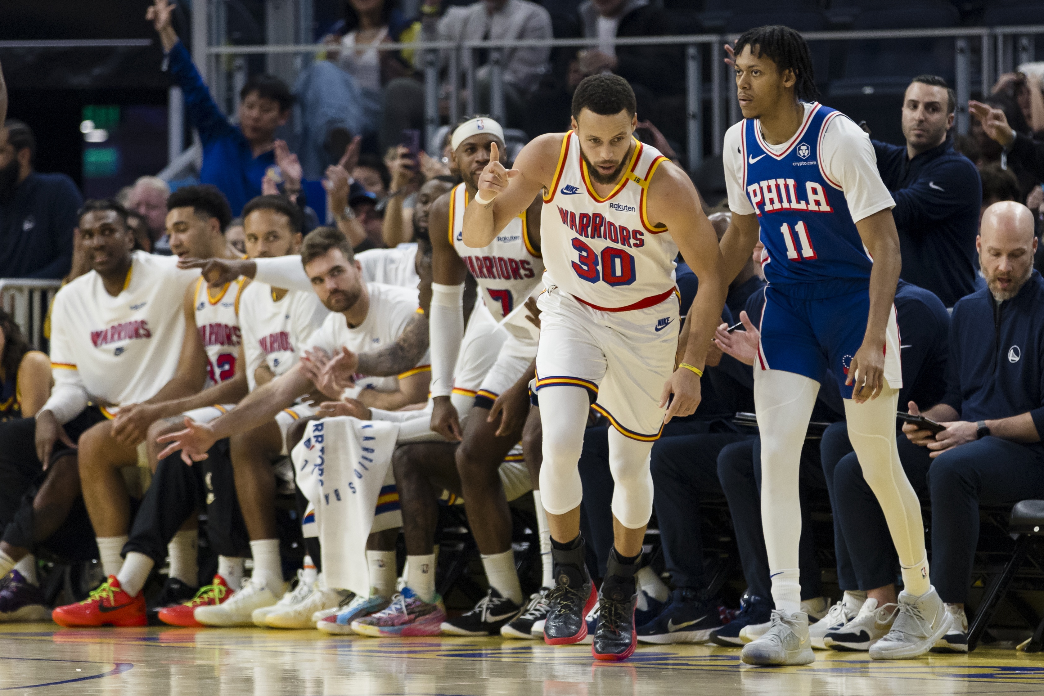 关于勇士客场惨败公牛，库里砍下全队最高的信息