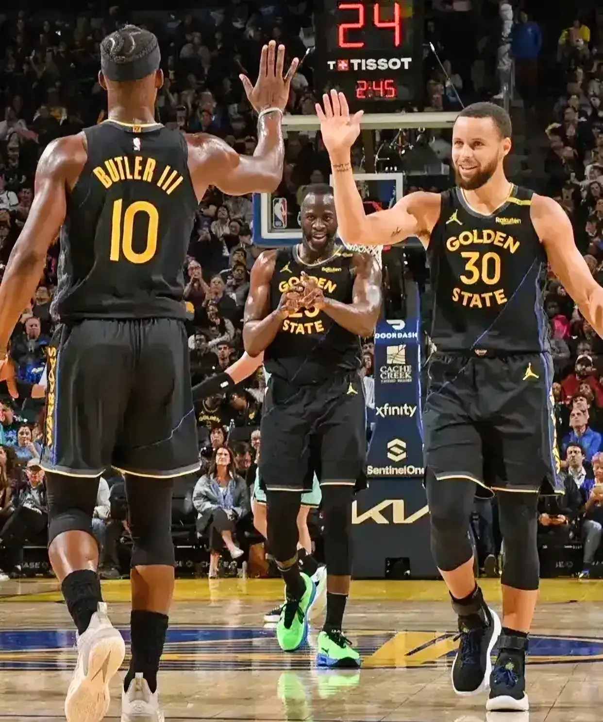 勇士轻取黄蜂：库里发威助球队获胜