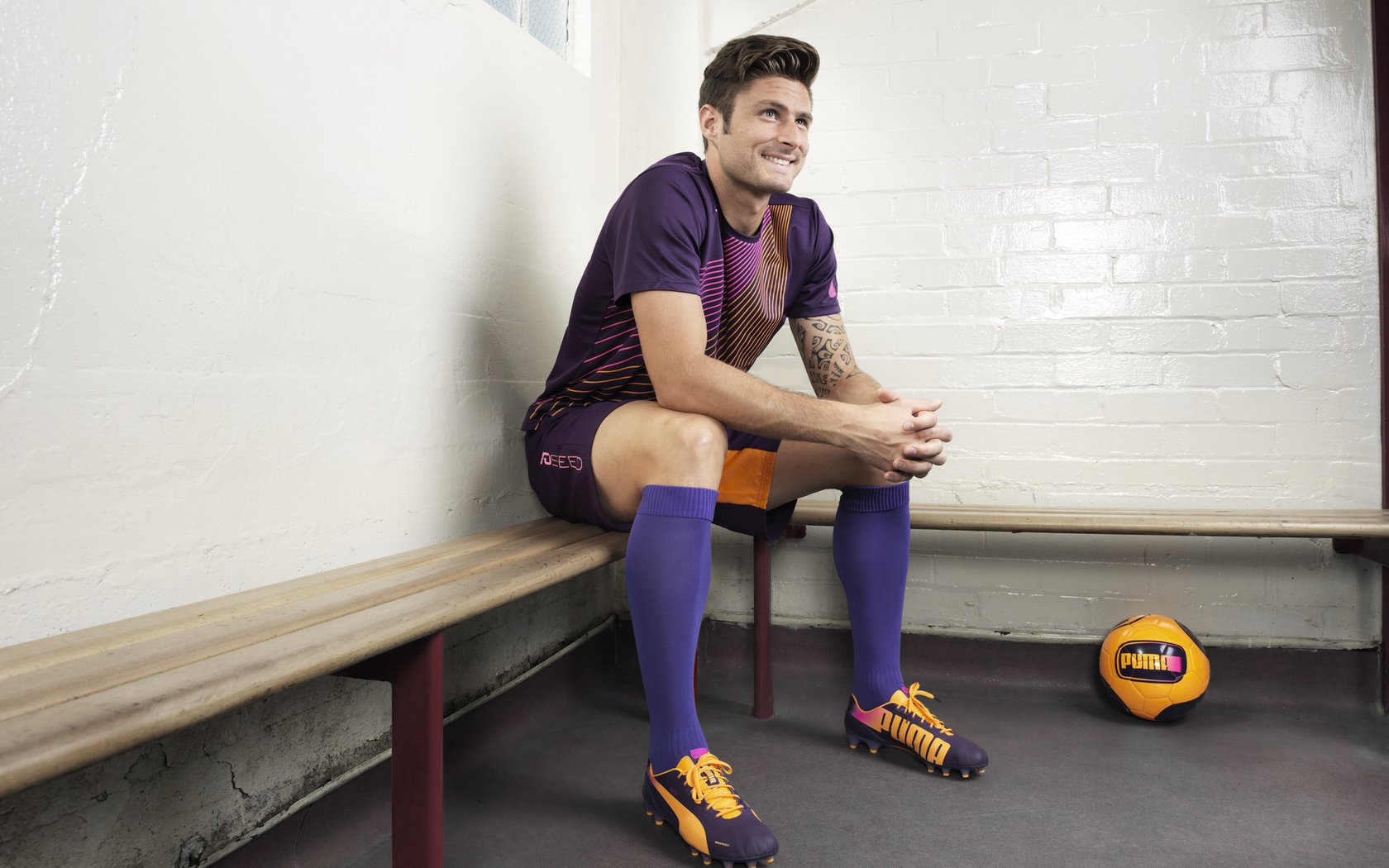 闪耀斯坦福桥,戈麦斯一射两传,用实力打破所有质疑